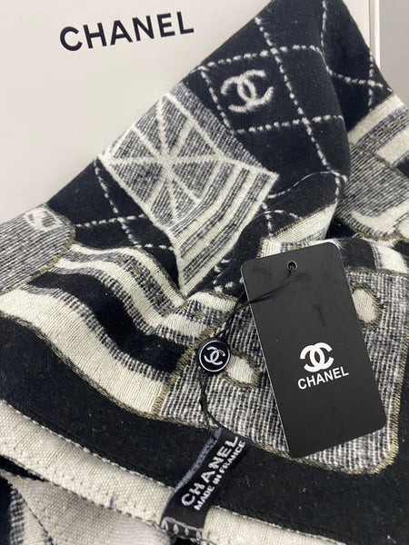 Authentic CHANEL Black & Ivory Cashmere blend Scarf – New with Box (VIP Gift) Made in France