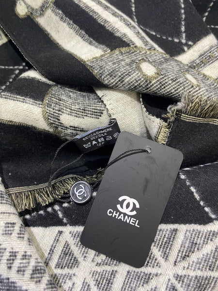 Authentic CHANEL Black & Ivory Cashmere blend Scarf – New with Box (VIP Gift) Made in France