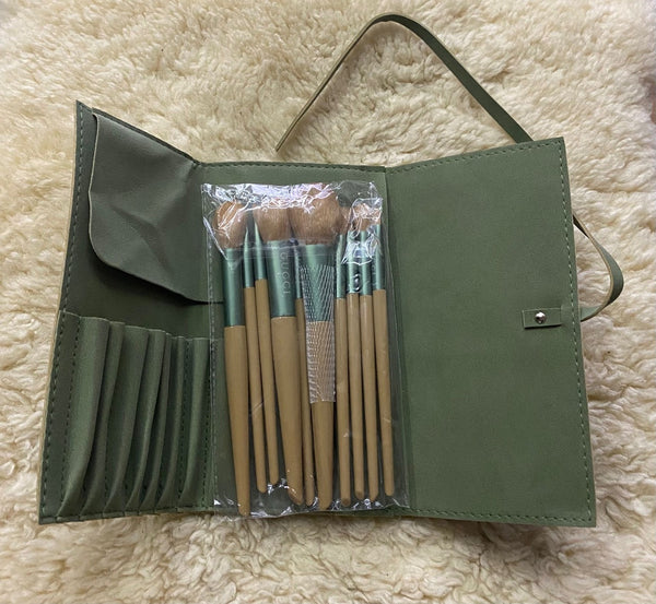 Authentic GUCCI Makeup Brush Set – Full Set of 10 with Pouch (VIP Gift)