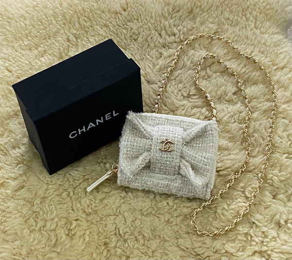 CHANEL Ivory White Tweed Makeup Shoulder New WITH Box (VIP Gift)