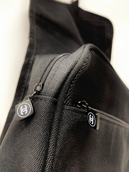 CHANEL Beauty Large Black Hanging Cosmetic Case with Box (VIP Gift)