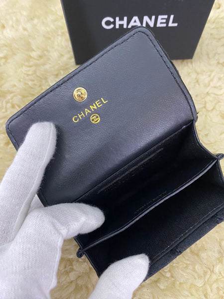 CHANEL Beauty Black Matelasse Quilted Cosmetic Case with Box (VIP Gift)