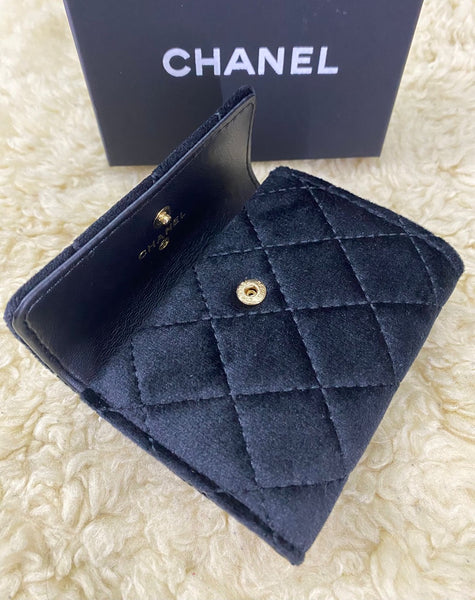 CHANEL Beauty Black Matelasse Quilted Cosmetic Case with Box (VIP Gift)