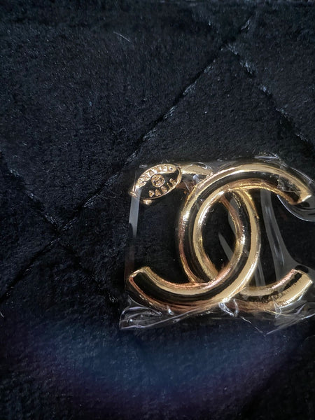 CHANEL Black Velvet Matelassé Quilted Cosmetic Pouch (Limited Edition VIP Gift)