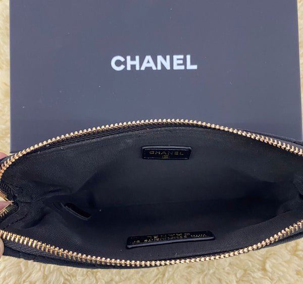CHANEL Black Velvet Matelassé Quilted Cosmetic Pouch (Limited Edition VIP Gift)
