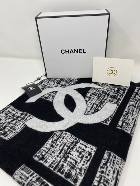 CHANEL Black & White Cashmere-Silk Scarf – VIP Gift – Made in France – With Gift Box