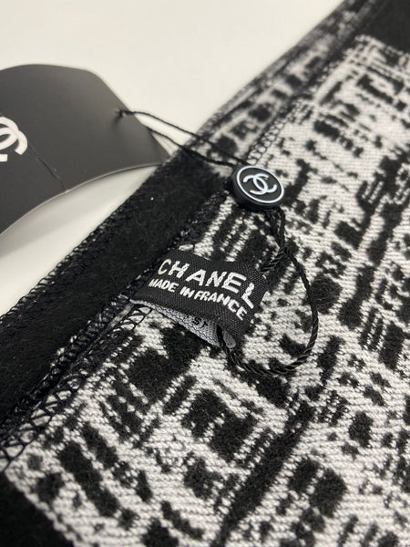 CHANEL Black & White Cashmere-Silk Scarf – VIP Gift – Made in France – With Gift Box