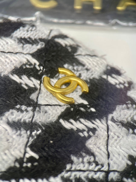 CHANEL CC Wax Leather Makeup Bag on Chain + Tweed Pouch Set (VIP Gift)  Phone Bag and Purse With Logo Box